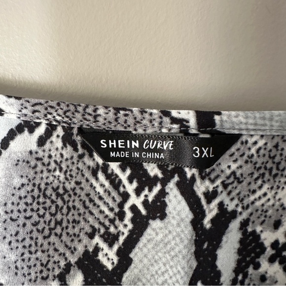 Shein curve snakeskin print short sleeve blouse - Picture 3 of 5